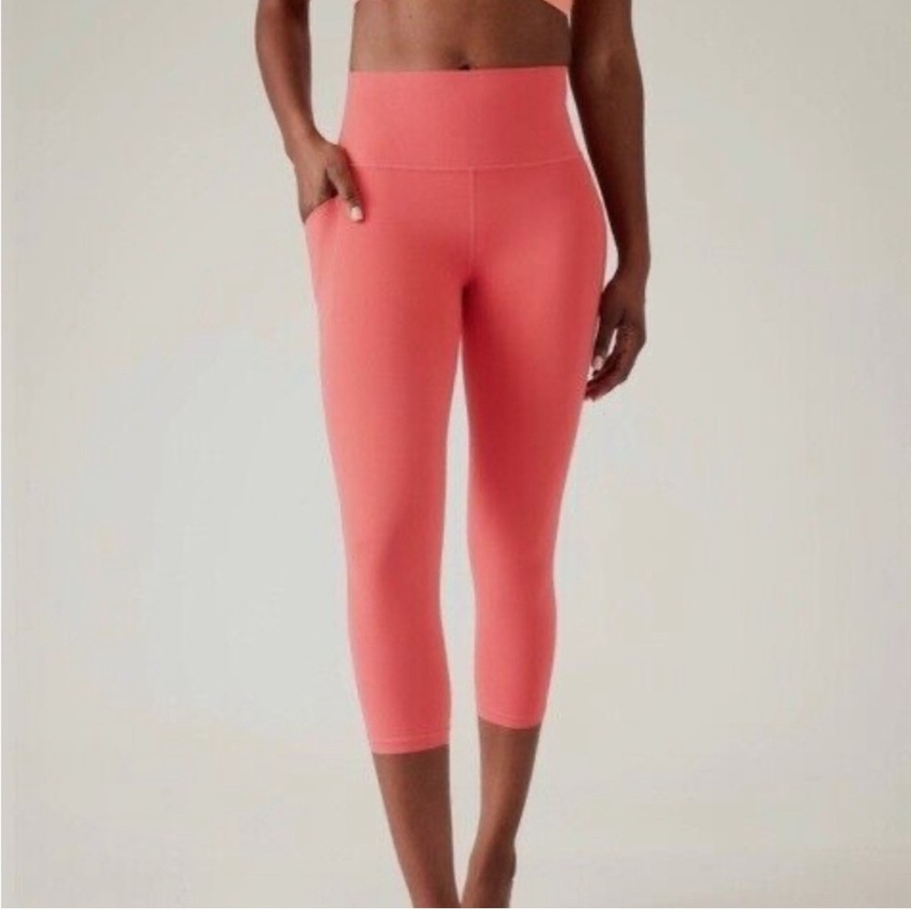 Athleta Salutation Stash Pocket II Capri Coral size XXS